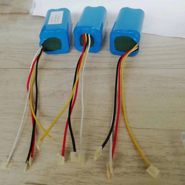 Une batterie personnalisée de 14,8 v 2200 mah 18650 cellule 4s1p avec BMS pour balayeur
