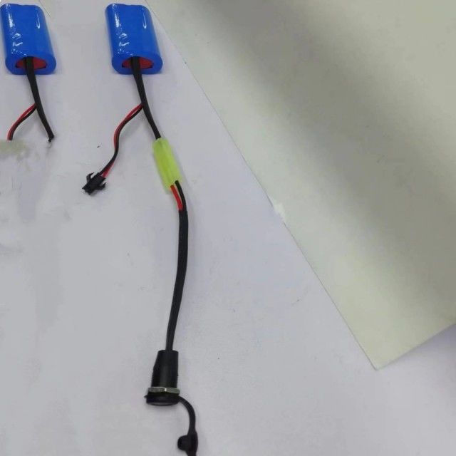 Batterie personnalisée 18650 Li-ion 2 cellules en série avec connecteur à baril DC5521 Femme