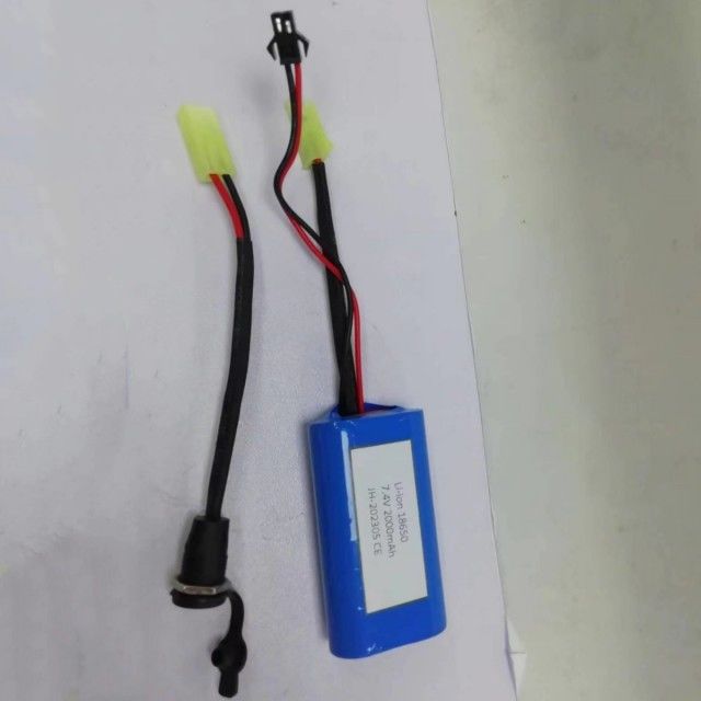 Batterie personnalisée 18650 Li-ion 2 cellules en série avec connecteur à baril DC5521 Femme