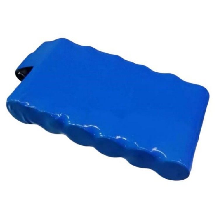 Une batterie personnalisée de 11,1v 10ah 6pcs 21700 batterie au lithium en une seule ligne avec DC 5521 Femme