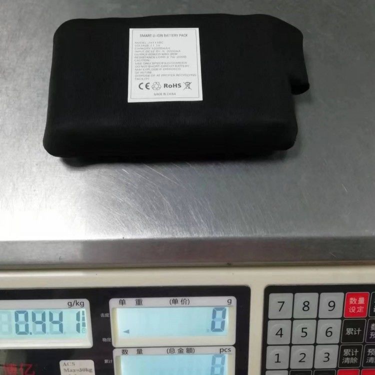 Vêtements chauffés en hiver Batterie 7.4V 12V 10000mAh Tête de charge en continu Noir Couleur