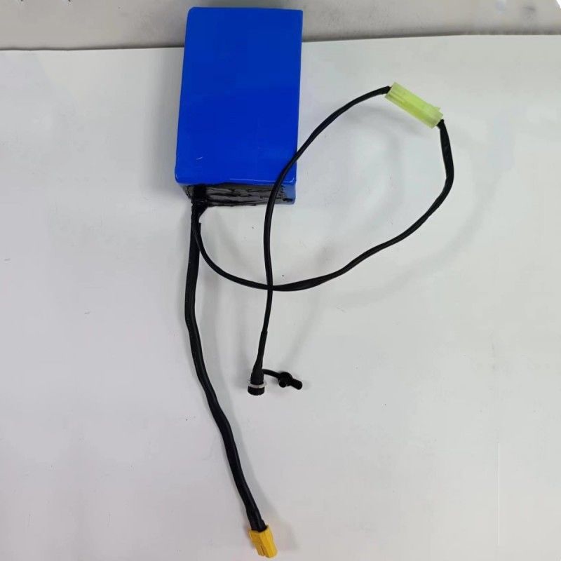 Paquet de batterie personnalisé 18650 36V 2600mAh 10 cellules avec petite prise de transfert Tamiya pour charger